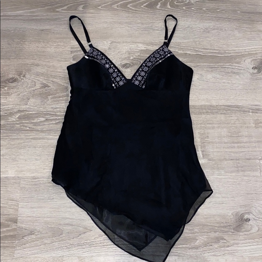 LAUNDRY by Shelli Segal black flowy tank